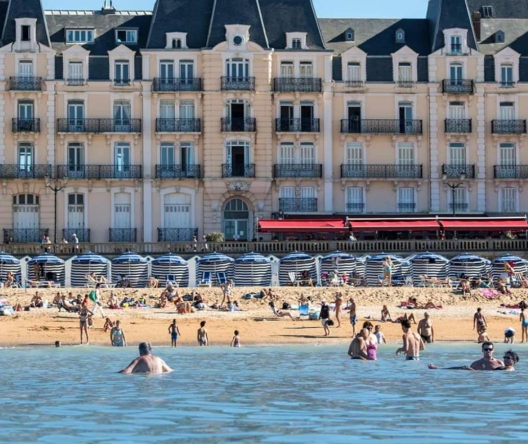 Cosy Appartement Dans Une Villa Avec Piscine, Proche Du Centre Et De La Mer Cabourg Luaran gambar
