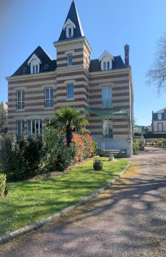 Cosy Appartement Dans Une Villa Avec Piscine, Proche Du Centre Et De La Mer Cabourg Luaran gambar